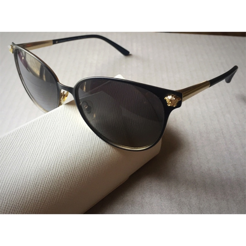 ✨NWOT VERSACE SUNGLASSES✨MEDUSA HEAD✨